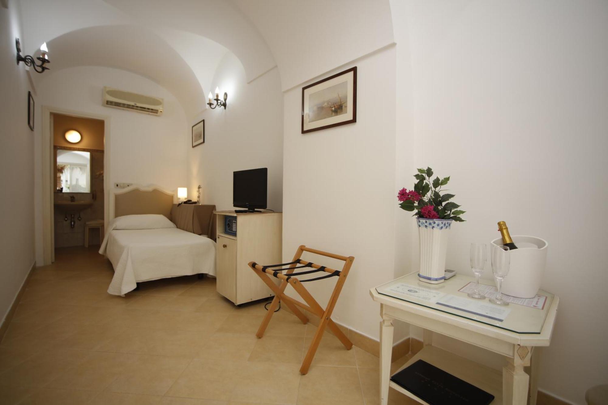 Hotel San Felice Капри Номер фото